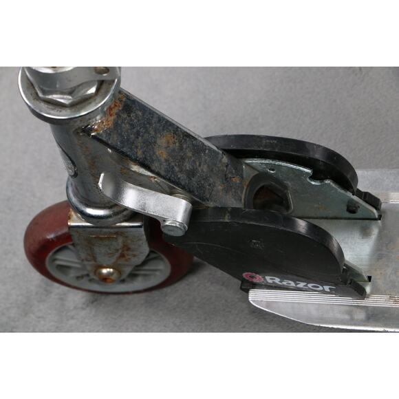 Razor A Kick Scooter Silver Aluminum Folding Scooter Fully Functional Red Grips - Picture 4 of 11